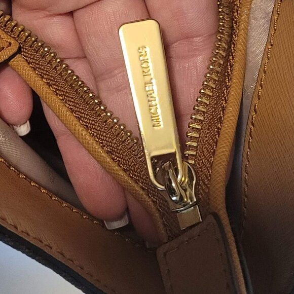 MICHAEL KORS Jet Set Large Signature Logo Shoulder Bag - Like New Used - Picture 7 of 13